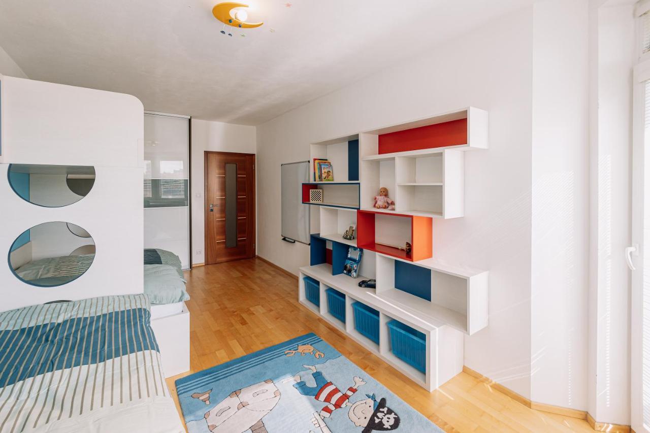 Apartment Family Bratislava Parking Slot Included! מראה חיצוני תמונה