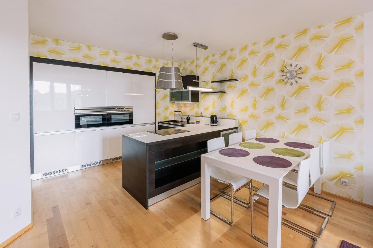 Apartment Family Bratislava Parking Slot Included! מראה חיצוני תמונה