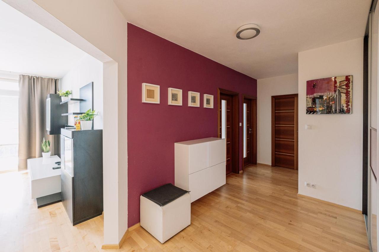 Apartment Family Bratislava Parking Slot Included! מראה חיצוני תמונה