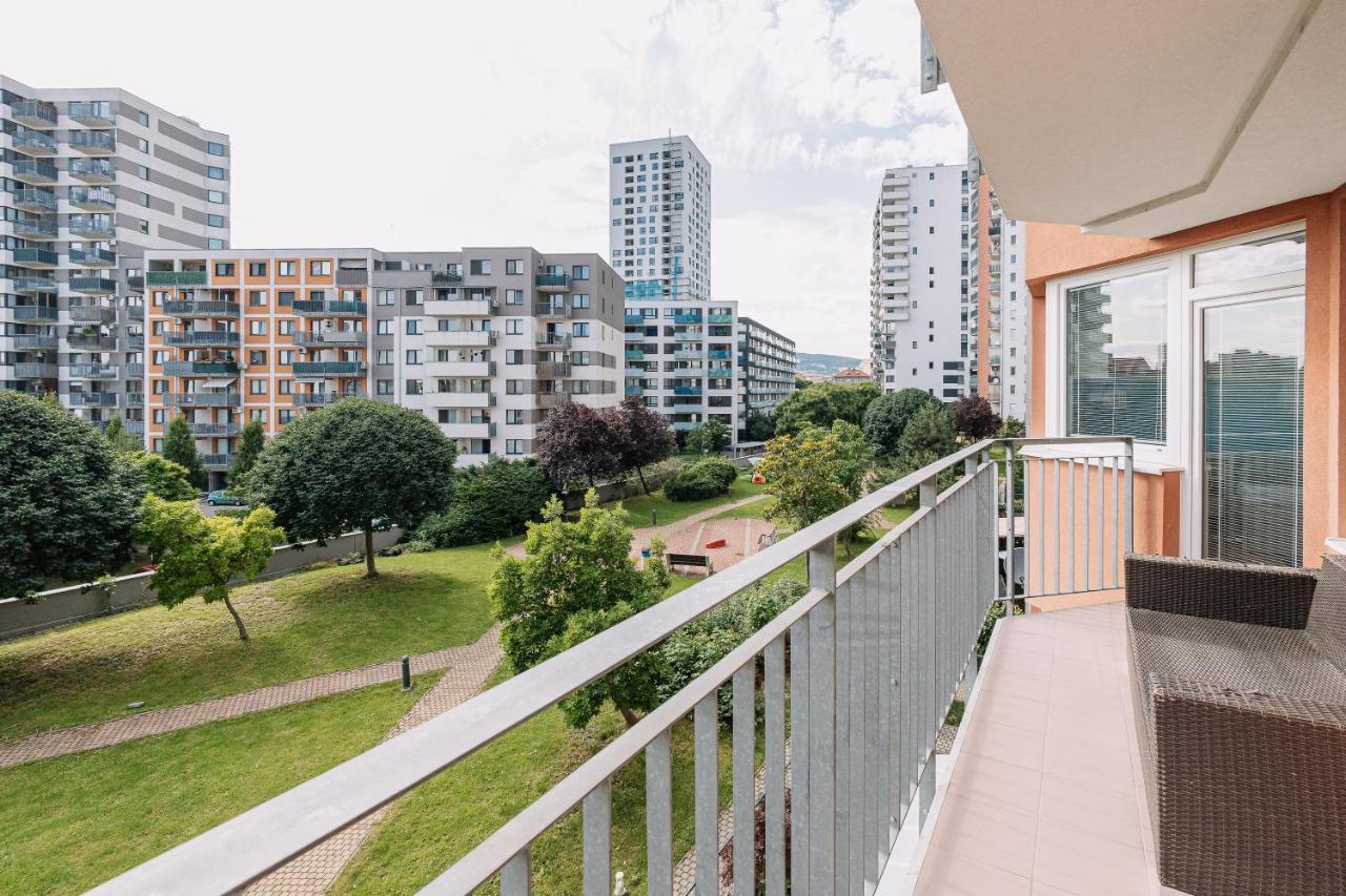 Apartment Family Bratislava Parking Slot Included! מראה חיצוני תמונה