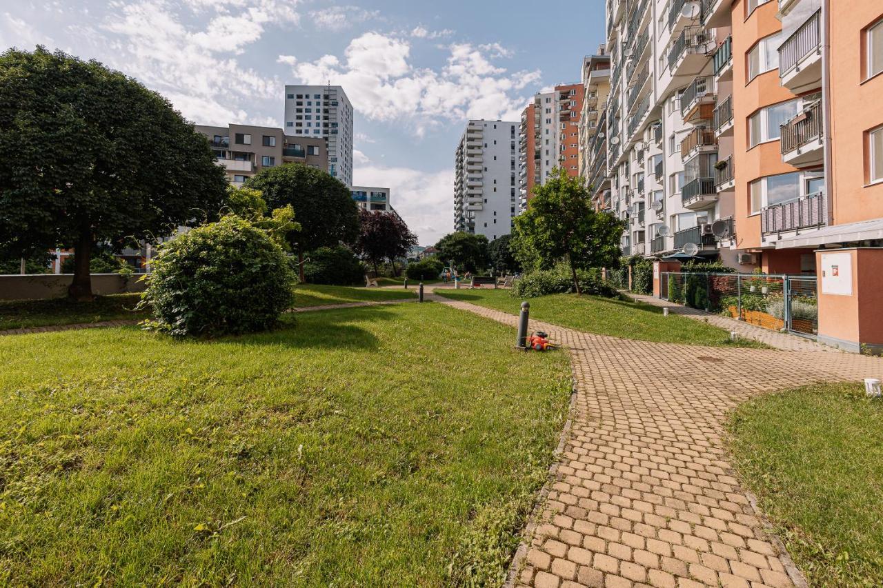 Apartment Family Bratislava Parking Slot Included! מראה חיצוני תמונה