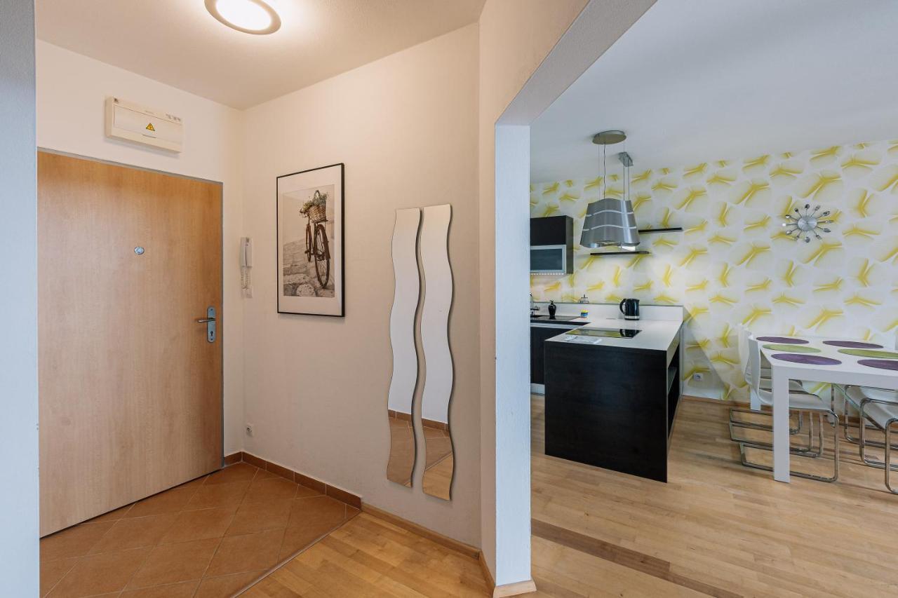Apartment Family Bratislava Parking Slot Included! מראה חיצוני תמונה