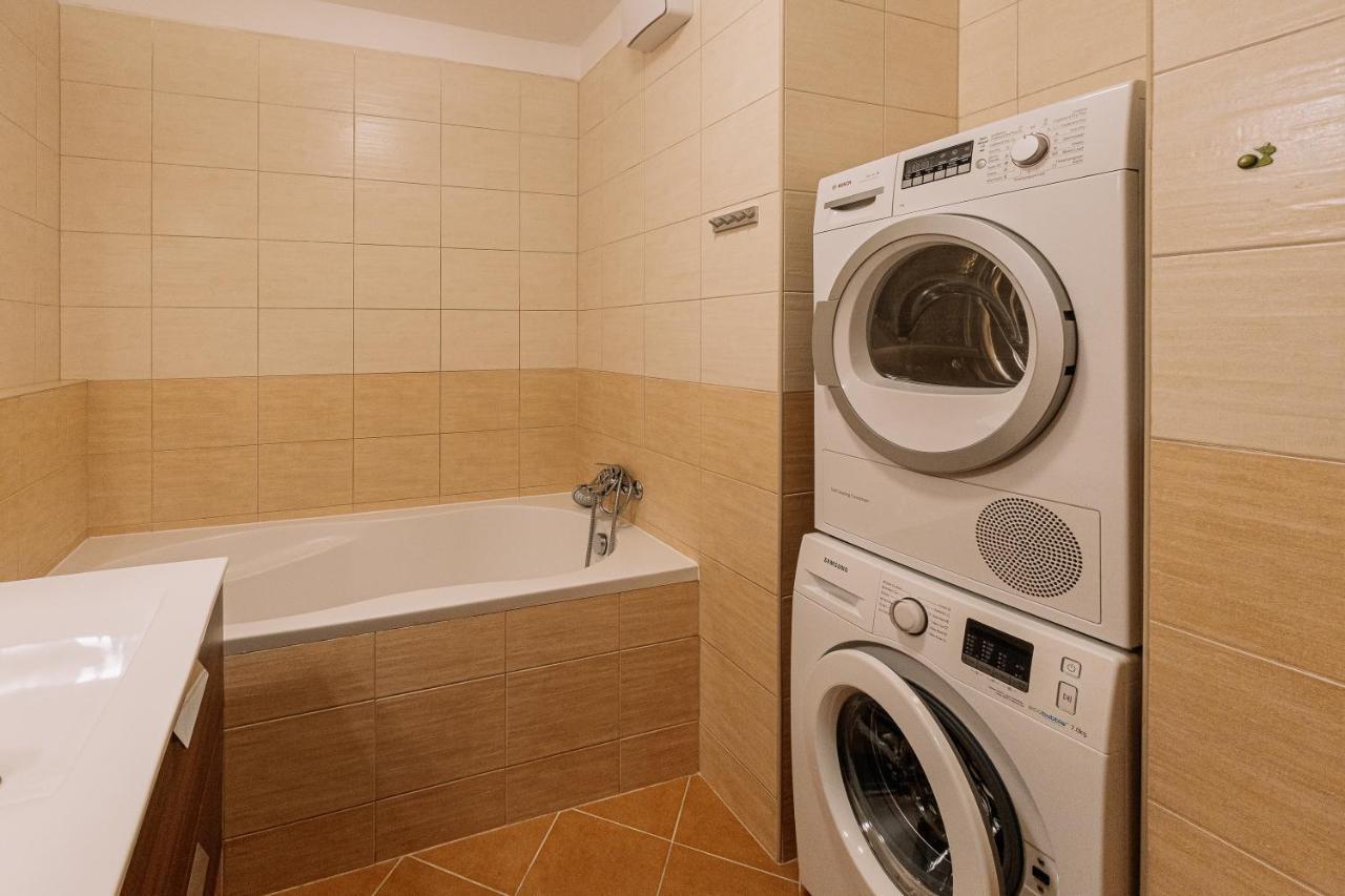 Apartment Family Bratislava Parking Slot Included! מראה חיצוני תמונה