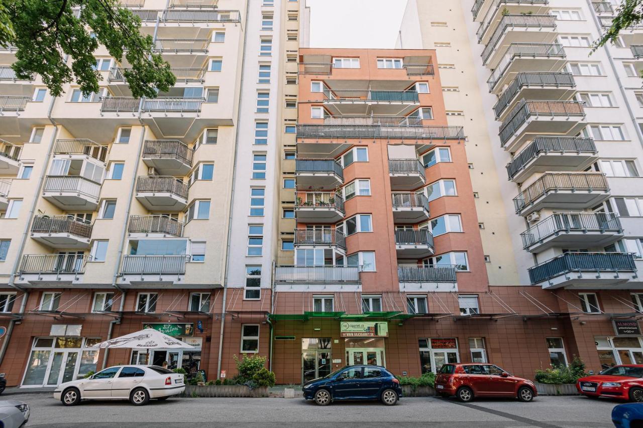 Apartment Family Bratislava Parking Slot Included! מראה חיצוני תמונה